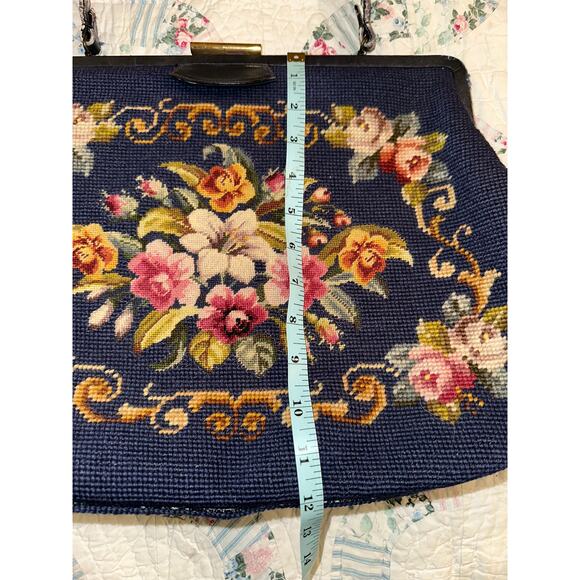 GIANT VINTAGE 50's 60's DENIM BLUE NEEDLEPOINT FLORAL FRAME BAG - Picture 4 of 12